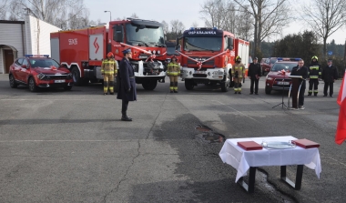 Przekazanie samochod&oacute;w dla Komendy Powiatowej Państwowej Straży Pożarnej w Wieruszowie
