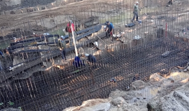 Relacja z postępu prac przy budowie mostu nad rzeką Struga Węglewska &ndash; Trwa budowa mostu w Węglewicach