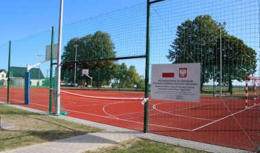 Otwarcie boiska wielofunkcyjnego przy Zespole Szk&oacute;ł w Sokolnikach