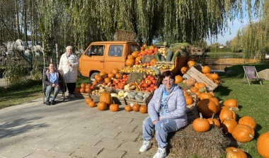 Wycieczka uczestnik&oacute;w projektu &bdquo;Centrum Usług Środowiskowych  &ndash; Razem łatwiej II&rdquo; na Farmę Dyń w Dobroniu