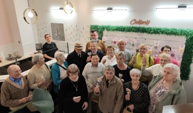 Słodkie warsztaty uczestnik&oacute;w projektu Centrum Usług Środowiskowych  &ndash; &bdquo;Razem łatwiej II&rdquo;